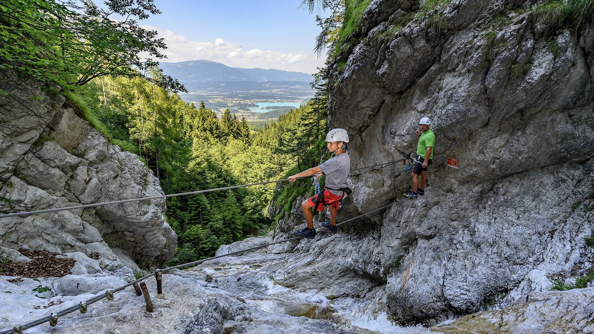 Klettersteig am Rotschitza-Klamm Vater und Sohn beim Klettersteig am Rotschitza-Klamm